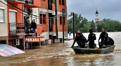 vatrogasci-spasioci-spasavanje-poplave-obrenovac.jpg