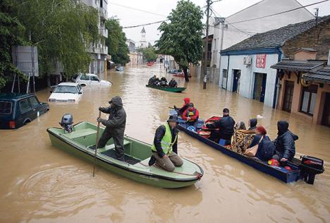 srbija-poplave-ugrozeni-stanovnistvo-evakuacija.jpg