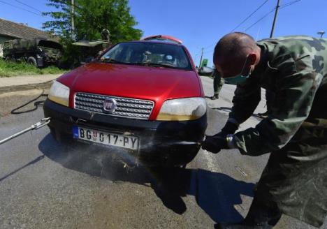 dezinfekcija-auta-obrenovac-poplave-tanjug.jpg