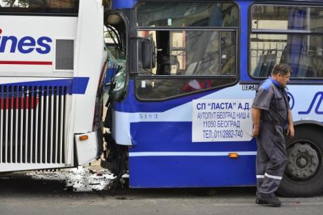 sudar-tri-autobusa-u-savskoj-ulici.jpg