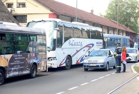 palata-pravde-autobus-lastin-autobus-sudar-udes.jpg