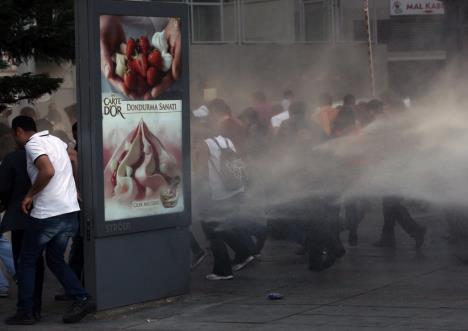 ankara-sukob-policije-i-demonstranata.jpg