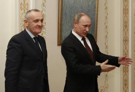 aleksandar-ankvab-i-vladimir-putin.jpg