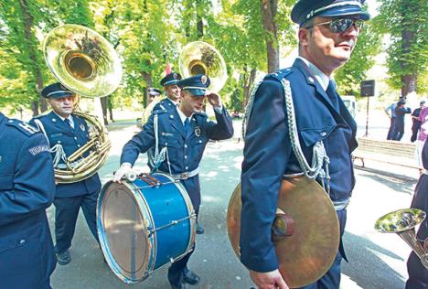 dan-policije-policija-defile.jpg