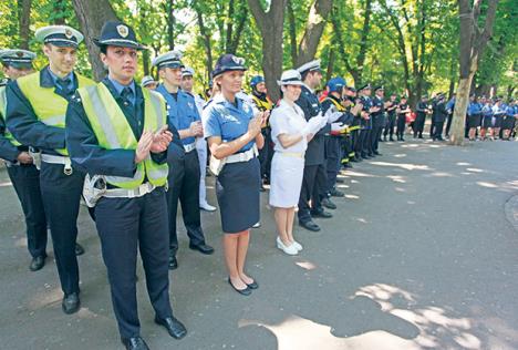 dan-policije-policija-defile.jpg