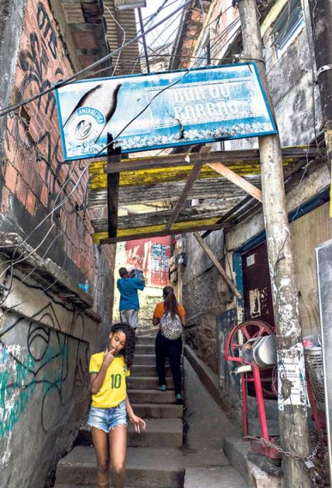 brazil-rio-de-zaneiro-kurir-favela-favela-kantagalo.jpg