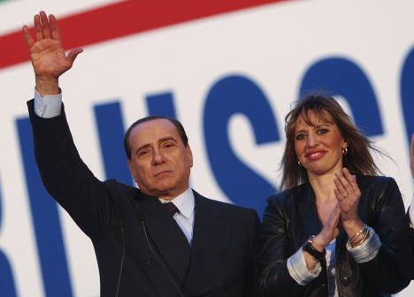 silvio-berluskoni-i-alesandra-musolini.jpg