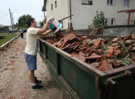 sinisa-mali-selo-sopici-tornado-pomoc-lazarevac.jpg