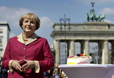 angela-merkel-torta.jpg