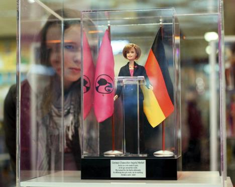 angela-merkel-lutka.jpg