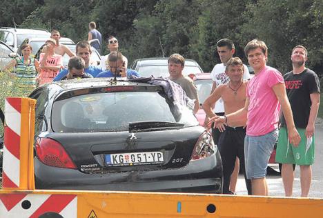 srbi-automobil-nesreca-provalija-jaz-budva.jpg