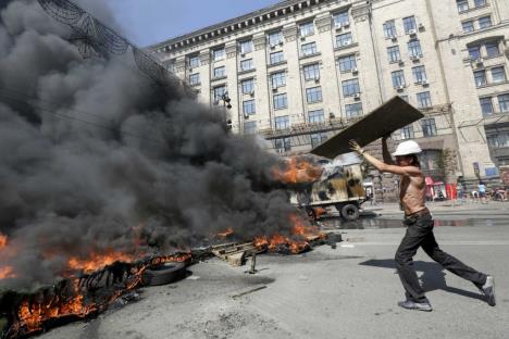 majdan-kijev-demonstracije-sukobi-ukrajina-rojter.jpg