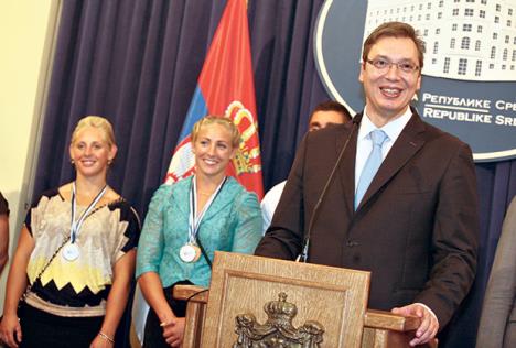 olivera-moldovan-nikolina-moldovan-aleksandar-vucic.jpg