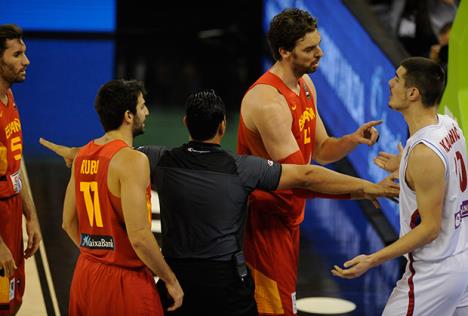 pau-gasol-nikola-kalinic.jpg