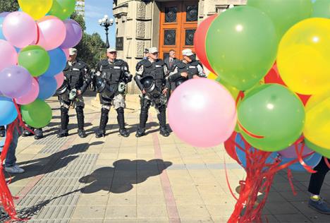 parada-ponosa-gej-parada-policija.jpg