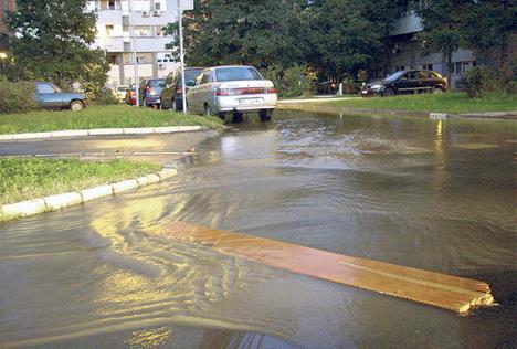 gandijeva-ulica-pukla-cev-novi-beograd.jpg