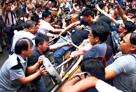 hongkong-peking-kina-demonstracije.jpg