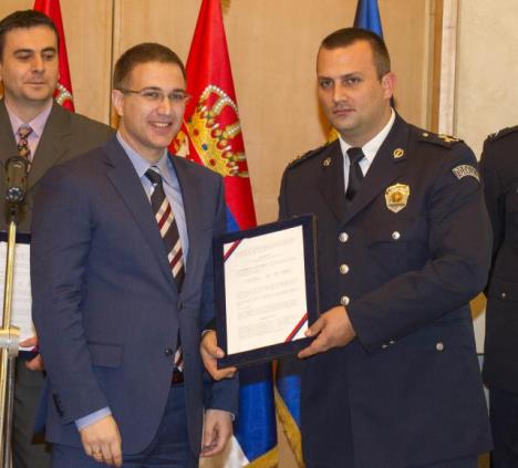 policija-jeftini-stanovi-nebojsa-stefanovic.jpg