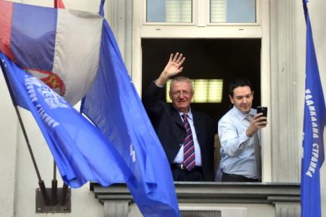 vojislav-seselj-obracanje-stranka.jpg