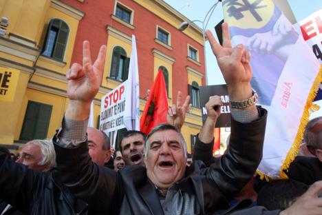 tirana-protest-zbog-politike-vlade.jpg