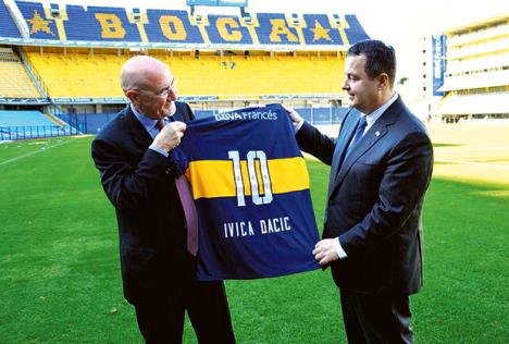 ivica-dacic-dijego-maradona-dres-buenos-ajres.jpg