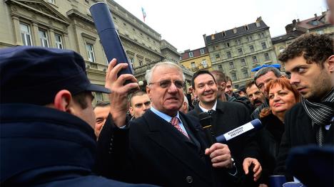 vojislav-seselj-protest-srs-na-andricevom-vencu.jpg