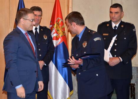 nebojsa-stefanovic-nagradjeni-policajci.jpg