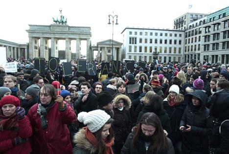 berlin-mars-solidarnosti-sarli-ebdo.jpg