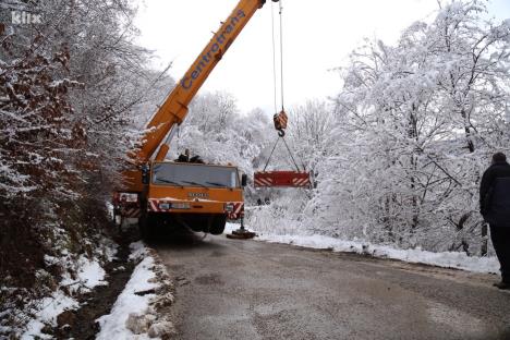 izvlacenje-autobusa-foca-nesreca.jpg