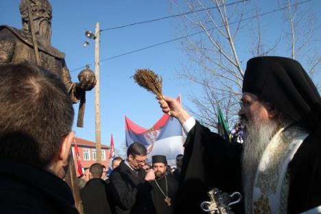 vucic-spomenik-milutinu-gracanica-kosovo.jpg