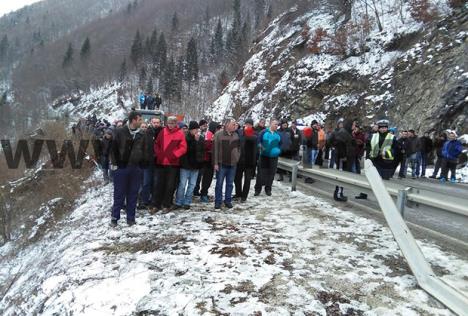 zlatarsko-jezero-poginuli-izvlacenje-vozila.jpg