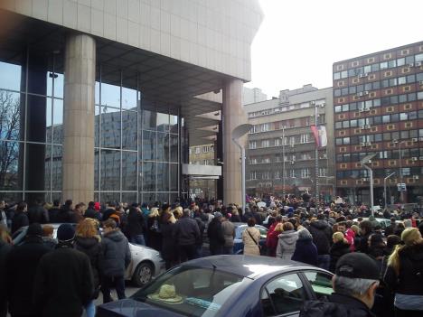 protest-nbs-svajcarac-efektiva.jpg