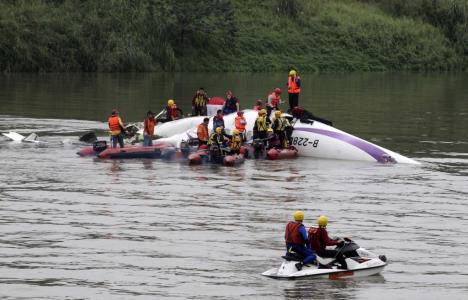 transasia-ervejz-avion-most-tajvan.jpg