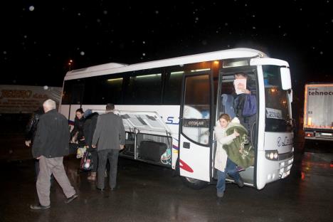 putnici-lastinog-autobusa-koji-se-prevrnuo.jpg