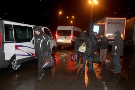 putnici-lastinog-autobusa-koji-se-prevrnuo.jpg