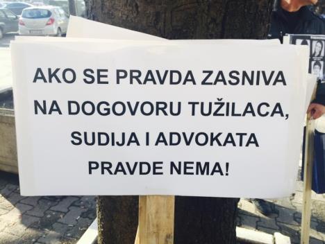 slucaj-kontrast-protest-roditeljideca-nastradali.jpg