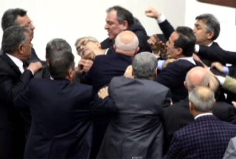 turska-parlament-tuca.jpg