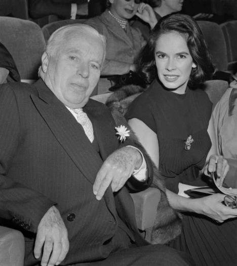 Čarli Čaplin i Una O'Nil u restoranu