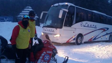 autobus-kopaonik-zavejani-sneg.jpg