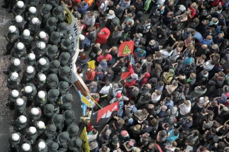 frankfurt-sukob-demonstranata-i-policije.jpg