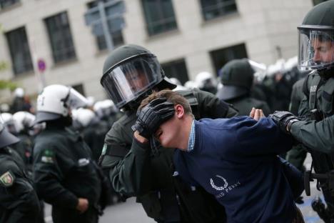 frankfurt-sukob-demonstranata-i-policije.jpg