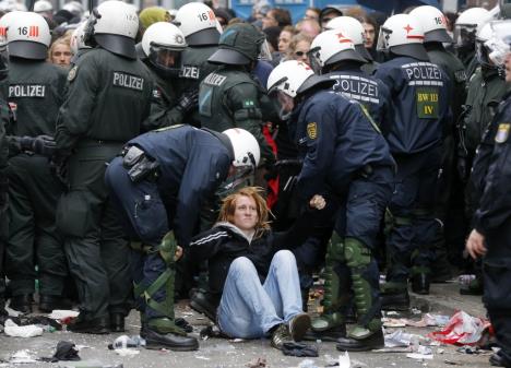 frankfurt-sukob-demonstranata-i-policije.jpg