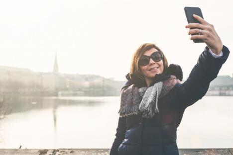 selfi-sunce-mobilni-telefon.jpg