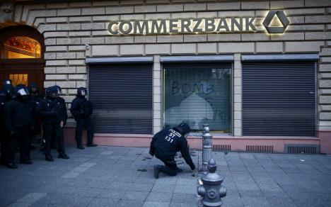 frankfurt-sukob-demonstranata-i-policije.jpg