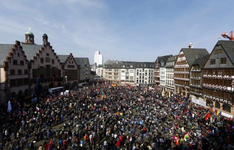 frankfurt-sukob-demonstranata-i-policije.jpg