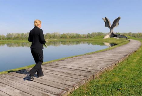 kolinda-grabar-kitarovic-u-jasenovcu.jpg