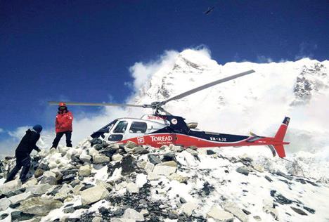 nepal-zemljotres-turisti-selfi-mrtvi-fotografije.jpg