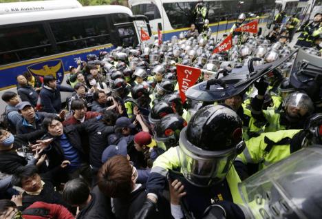 juzna-koreja-trajekt-protesti.jpg