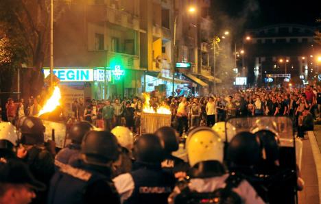 makedonija-skoplje-protest-zbog-policijske-brutalnosti.jpg