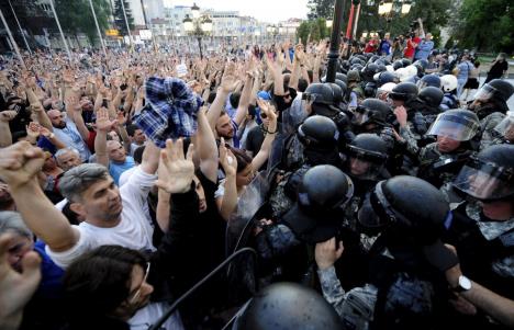 makedonija-skoplje-protest-zbog-policijske-brutalnosti.jpg